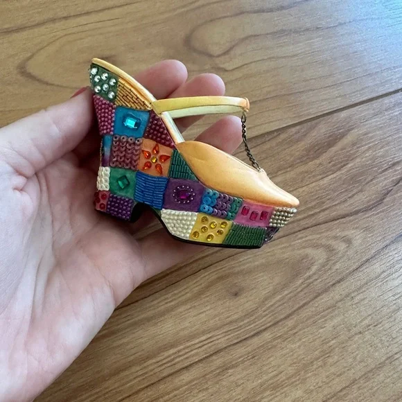 Vintage Just The Right Shoe Collection: Festive - Picture 2 of 10